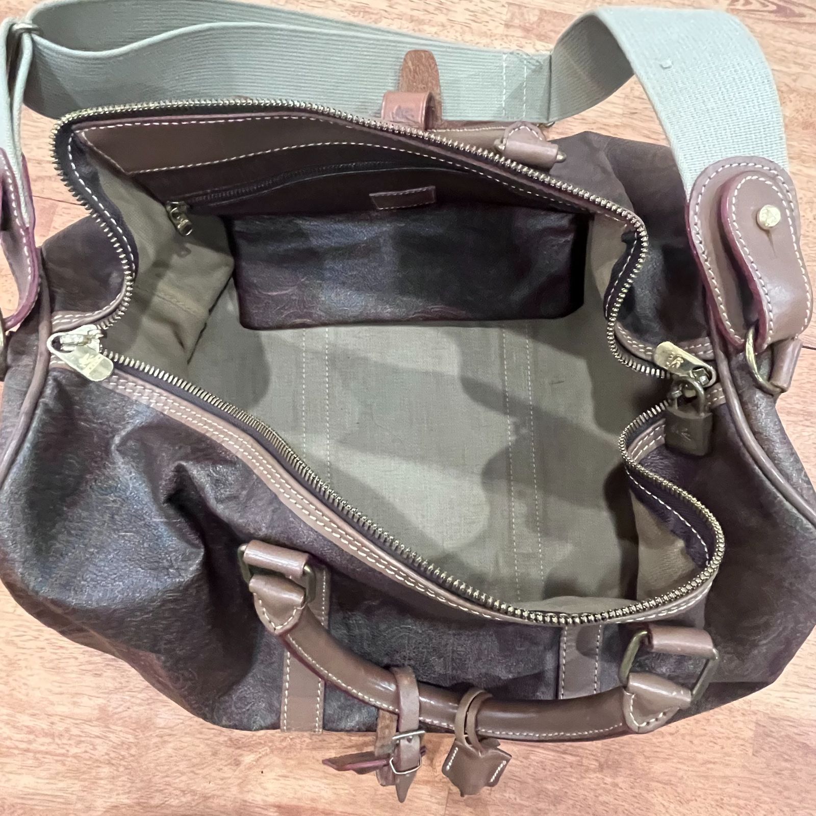 ボストンバッグ