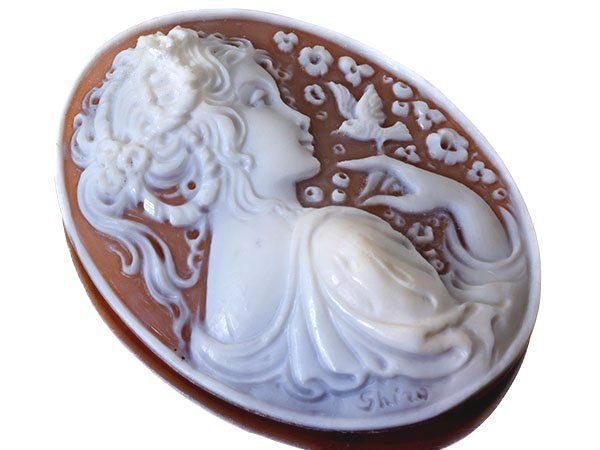 ジュエリー ディルーカ社 チーロ フルーリオ作 上品な貴婦人の彫刻 シェルカメオルース 54.3ｍｍ×41.1ｍｍ w 5888 o