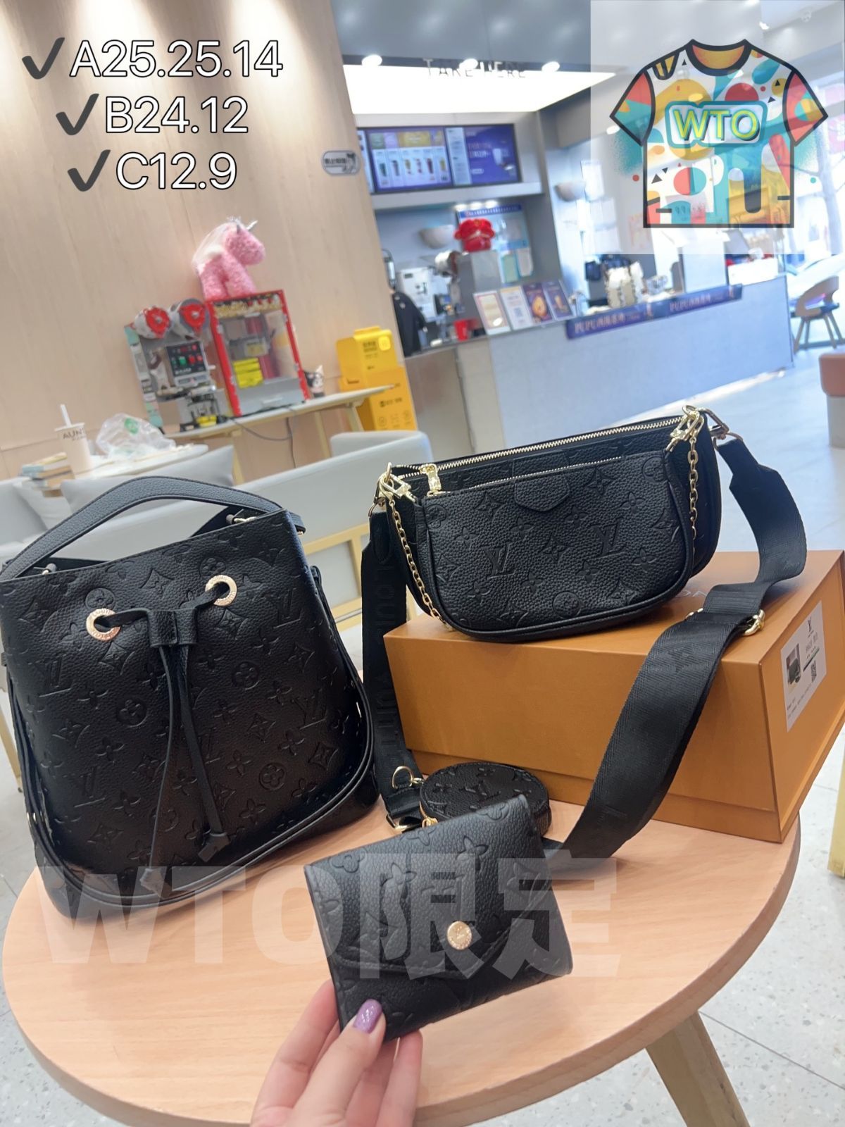 TOP New 2025 高品質3点セット - Lv エンボスバケットバッグ ブラックエンボス麻雀バッグ 財布 特別割引