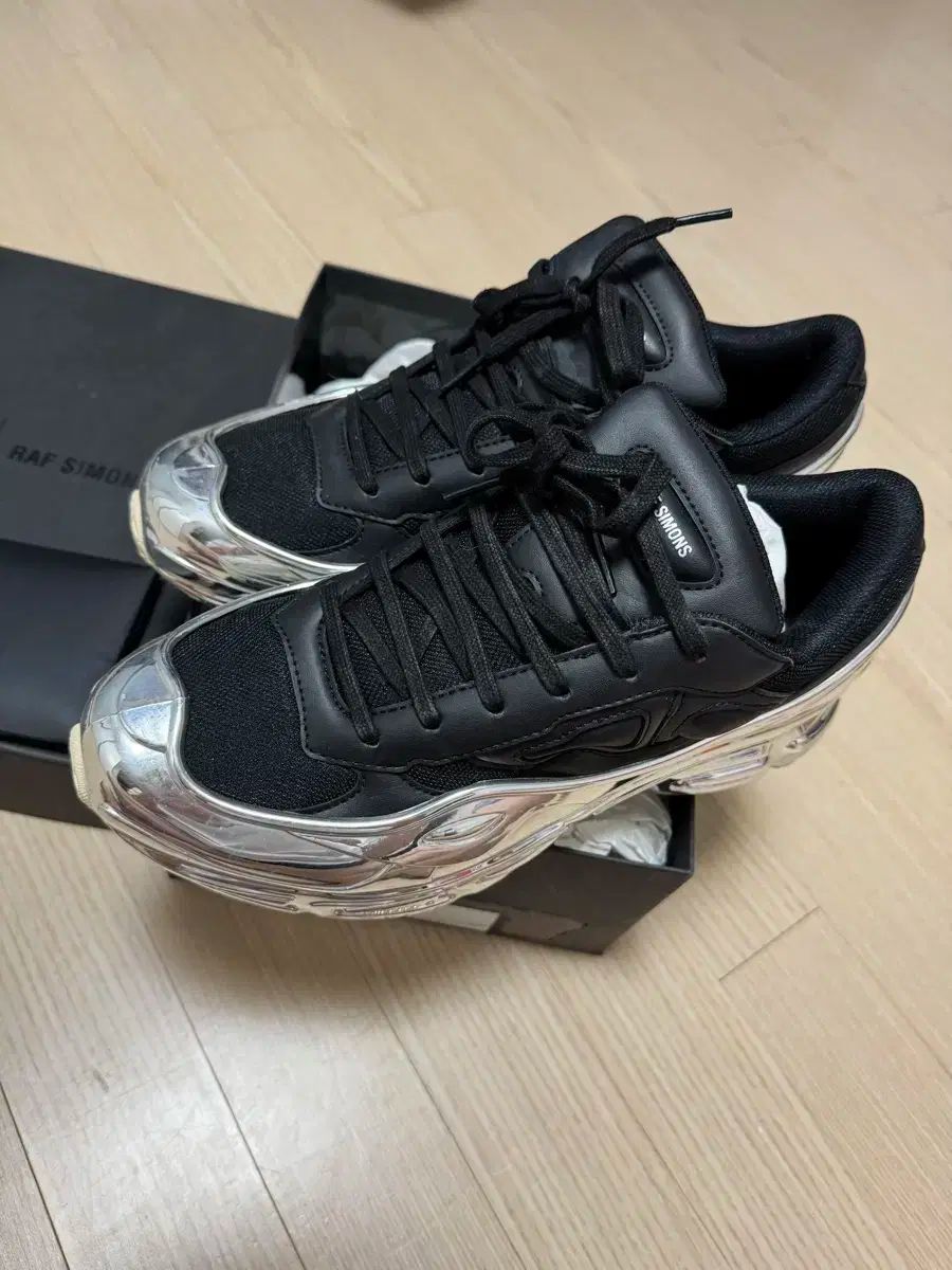 275 RAF SIMONS ラフ シモンズ オズウィーゴ スニーカー メタリック
