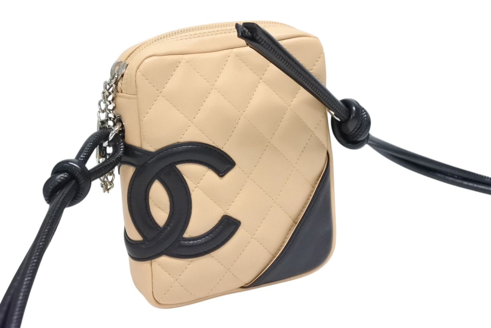 ベージュ ブラック