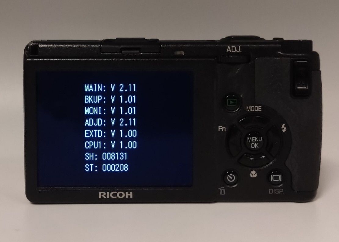 ショット数2810回 美品 RICOH GR DIGITAL IV 充電器付き ショット数2810回 美品 RICOH GR DIGITAL IV 充電器付き ショット数