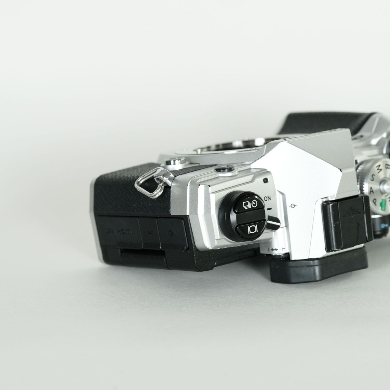 ミラーレス一眼カメラ