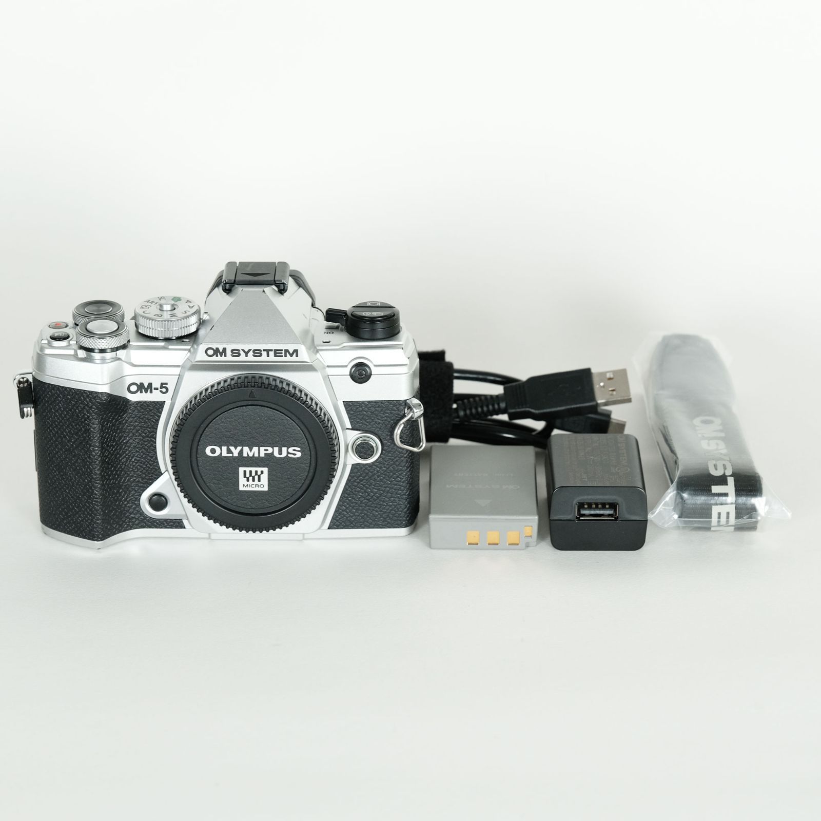 シャッター数7 855回 OM SYSTEM OM-5 ボディ シルバー ミラーレス一眼カメラ