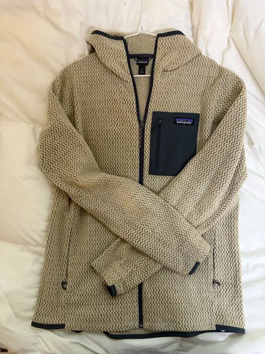 パタゴニア r1 エア WHO フーディ m