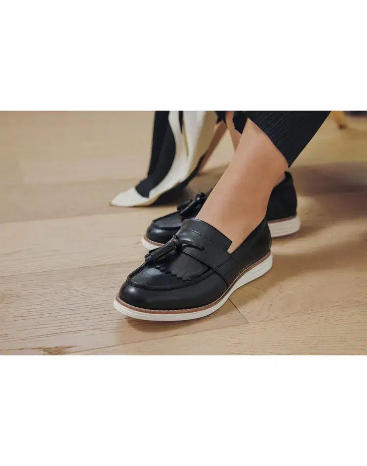  コールハーン レディース ブラック タッセル ローファー 240 フラットシューズ バレエシューズ パンプス