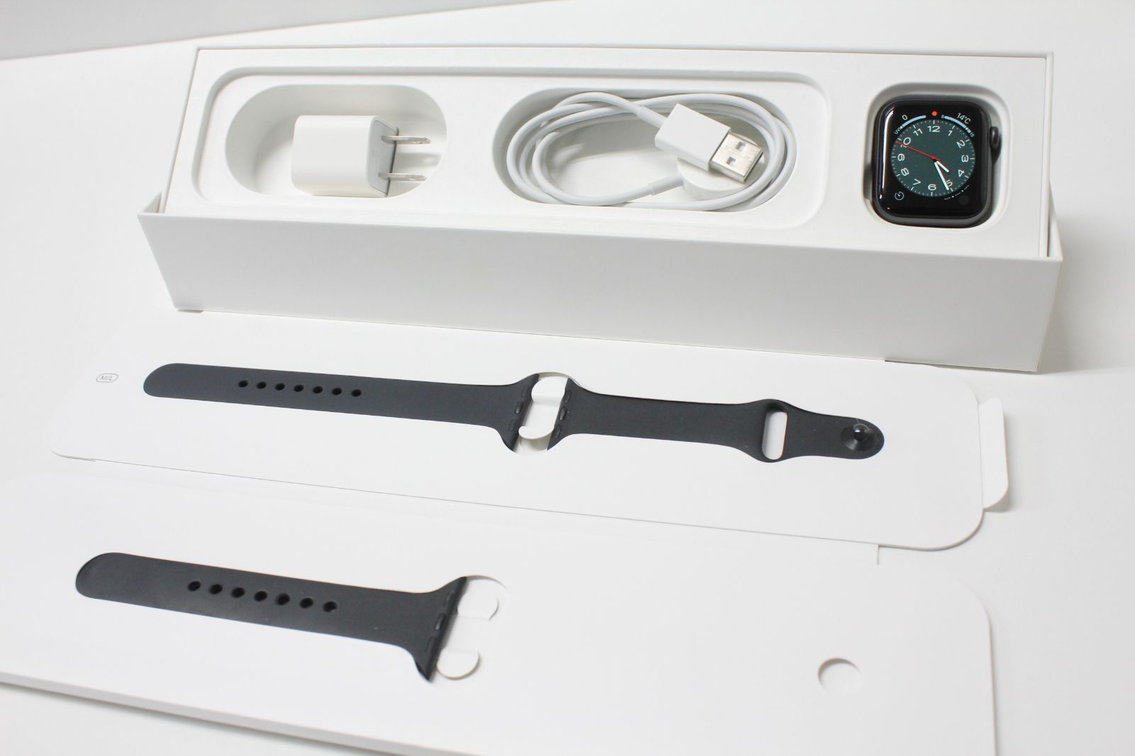 Apple Watch Series 5 GPS 40mm A2092 MWV82J A