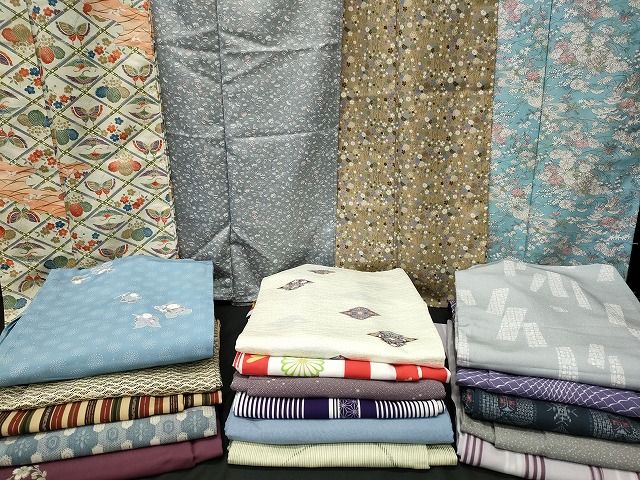 着物 小紋 単衣 まとめて 20点 向かい鶴 人物 蝶 松竹梅 花柄 型染め 金彩 洗える着物 和服 リメイク あり se 3806