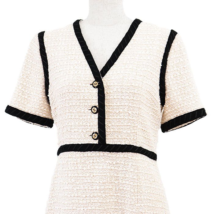 GUCCI グッチ ツイードワンピース 2018年製 インターロッキング GG ロゴ ボタン バイ トリム ショートスリーブ 半袖 ドレス 属 レディース サイズ 42 アイボリー ブラック 黒 イタリア製