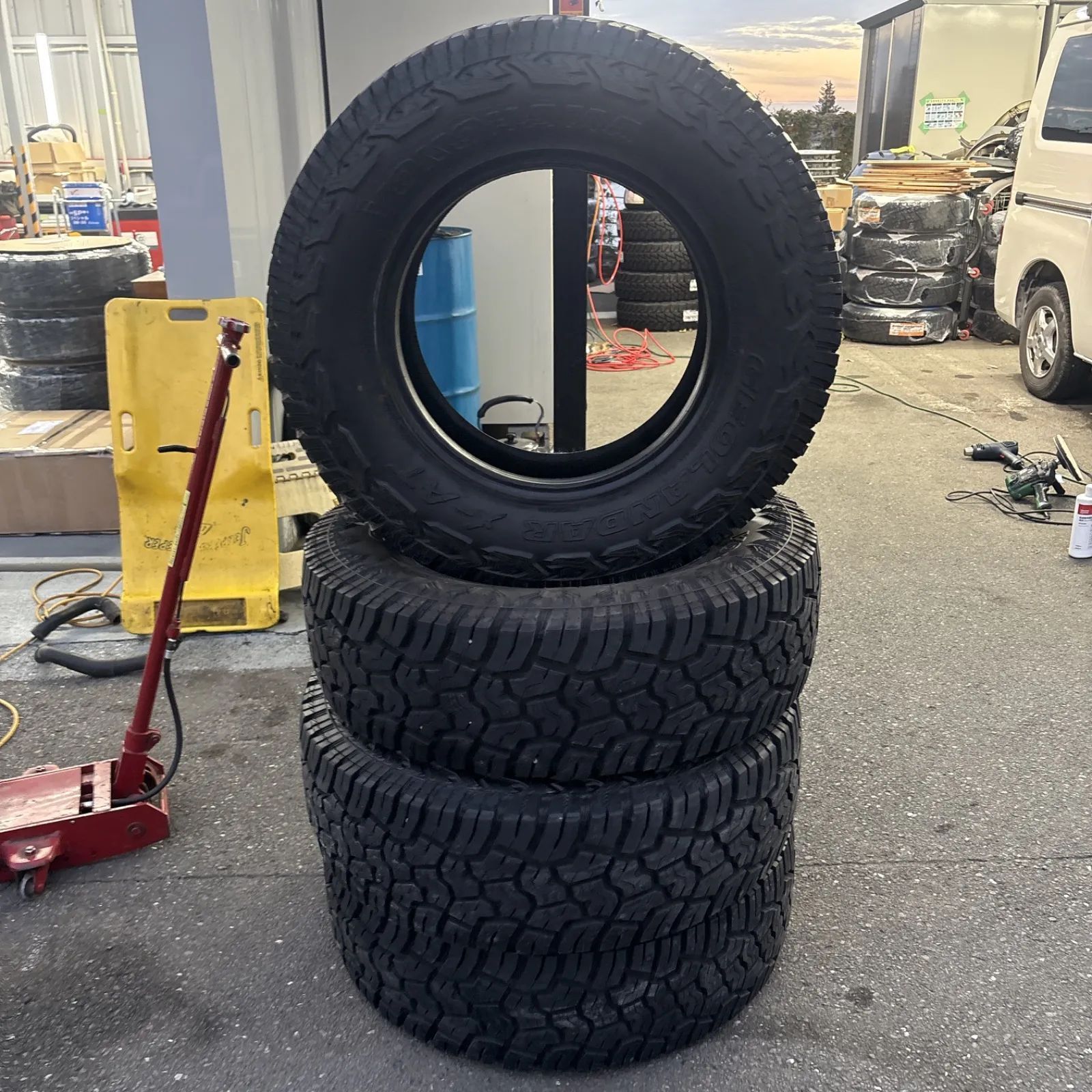 バリ溝 ヨコハマ ジオランダー LT 275 70 R 18 X AT 4本セット ランクル ラングラーなどに