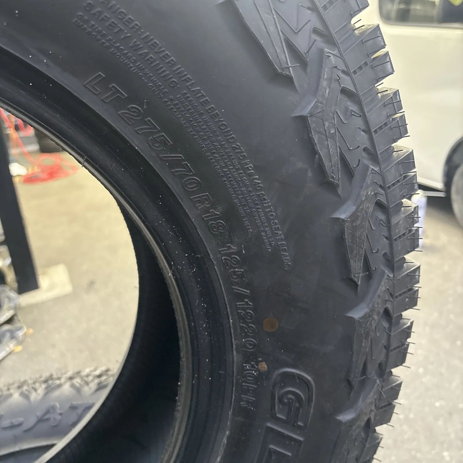  バリ溝 ヨコハマ ジオランダー LT 275 70 R 18 X AT 4本セット ランクル ラングラーなどに 18インチ以上 オフロード