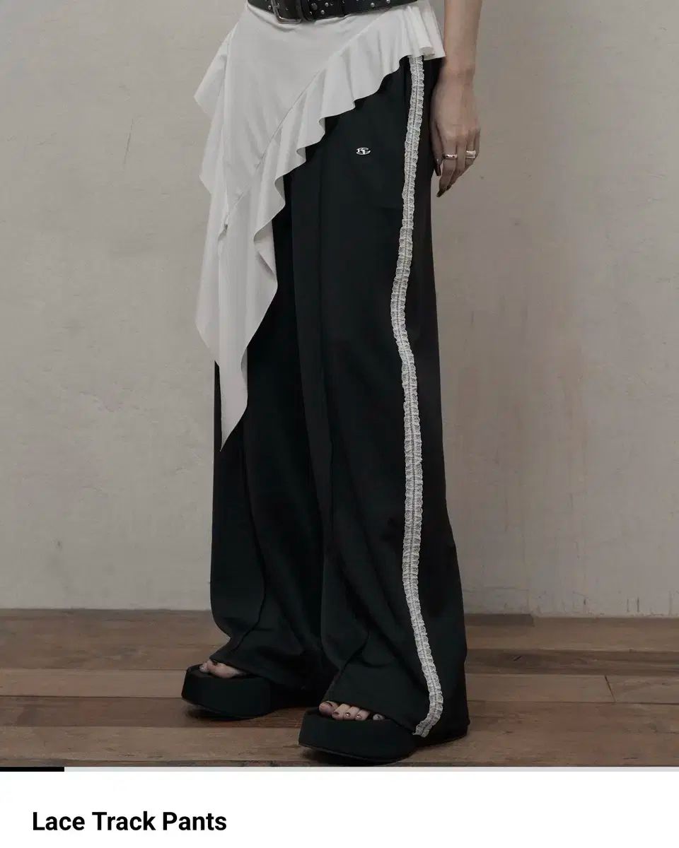 カーキポイント レーストラックパンツ