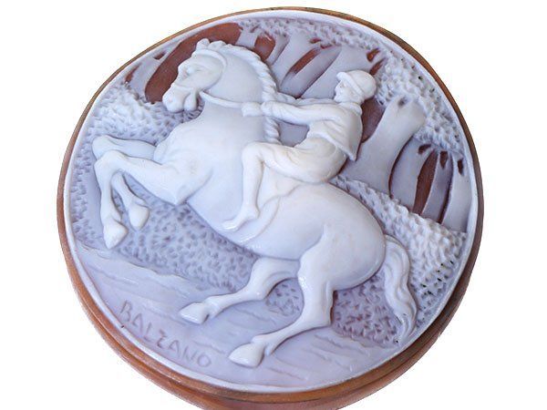 ジュエリー バルザーノ作 美しい乗馬の彫刻 シェルカメオルース 50.2mm×49.9mm w5903o