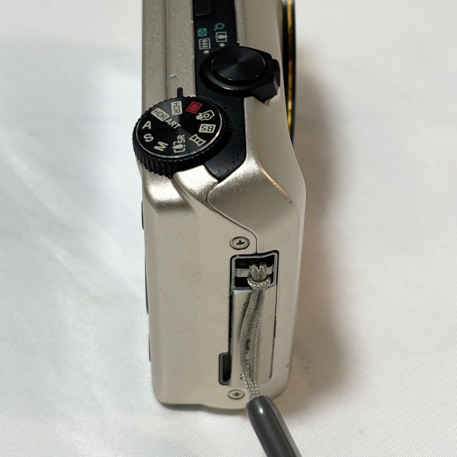 ゴールド コンパクトデジタルカメラ