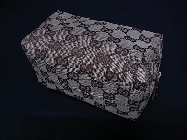 ベージュ ブラウン