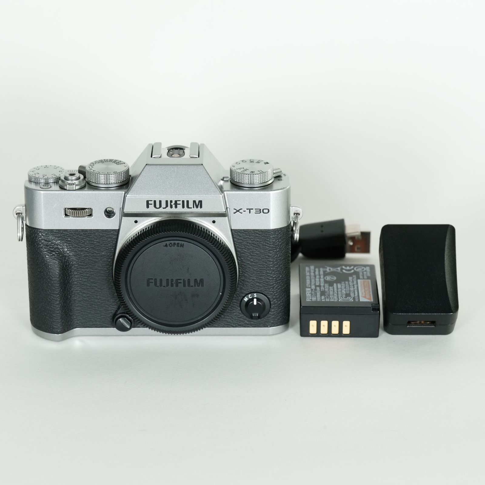 良品 | シャッター数6,000回] FUJIFILM X-T30 [ボディ シルバー