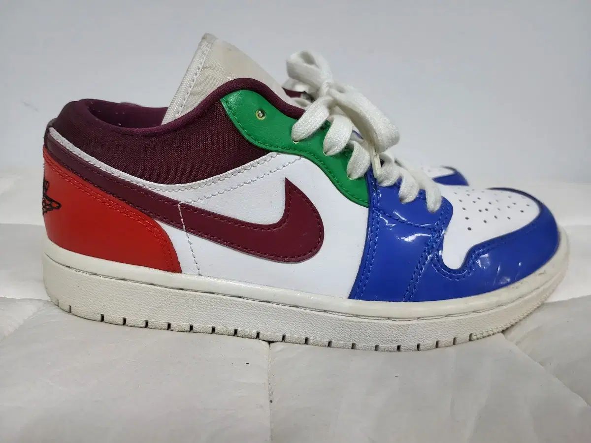 ナイキ エア ジョーダン 1 ロー SE マルチ 230