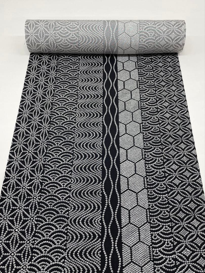小紋 七宝繋ぎ 黒地 正絹 反物 小紋 七宝繋ぎ 黒地 正絹 反物