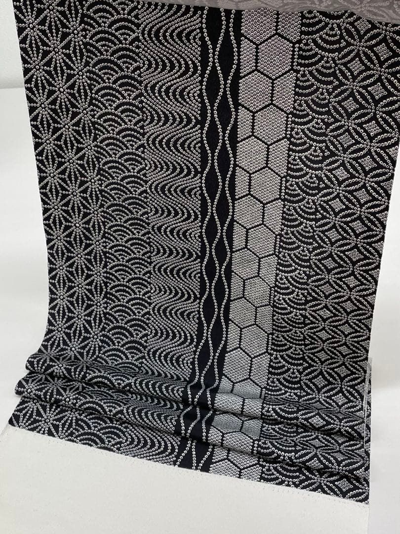 小紋 七宝繋ぎ 黒地 正絹 反物 小紋 七宝繋ぎ 黒地 正絹 反物