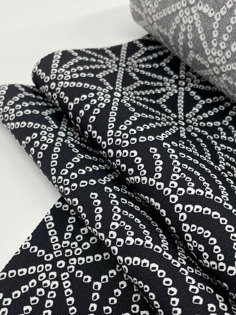 小紋 七宝繋ぎ 鮫 幾何学模様 黒色 正絹 反物 T9091 - メルカリ