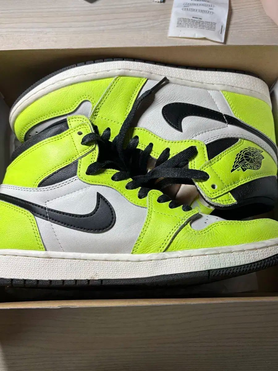 ナイキ エア ジョーダン 1 ハイ OG エレクトリック ライム