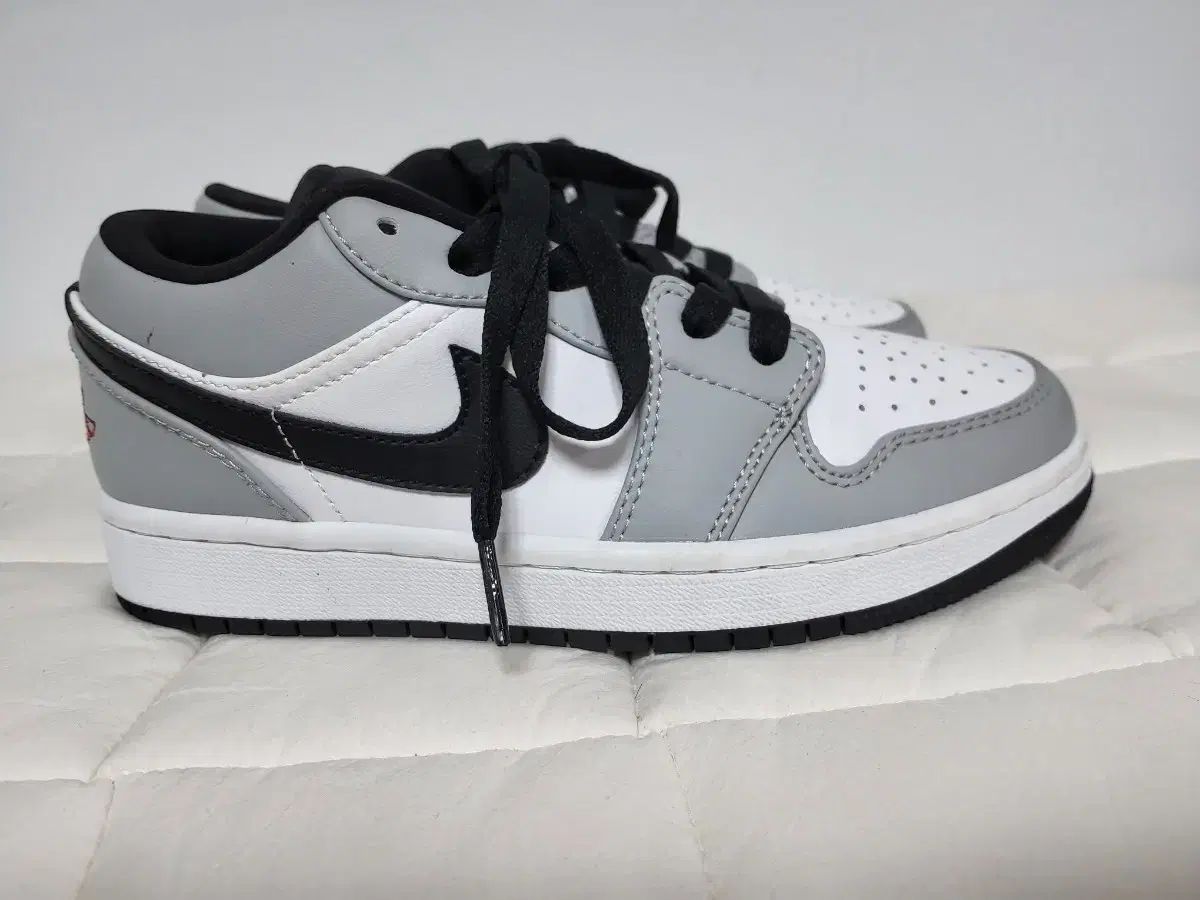 ナイキ ジョーダン1 ロー ライト スモーク グレー 225