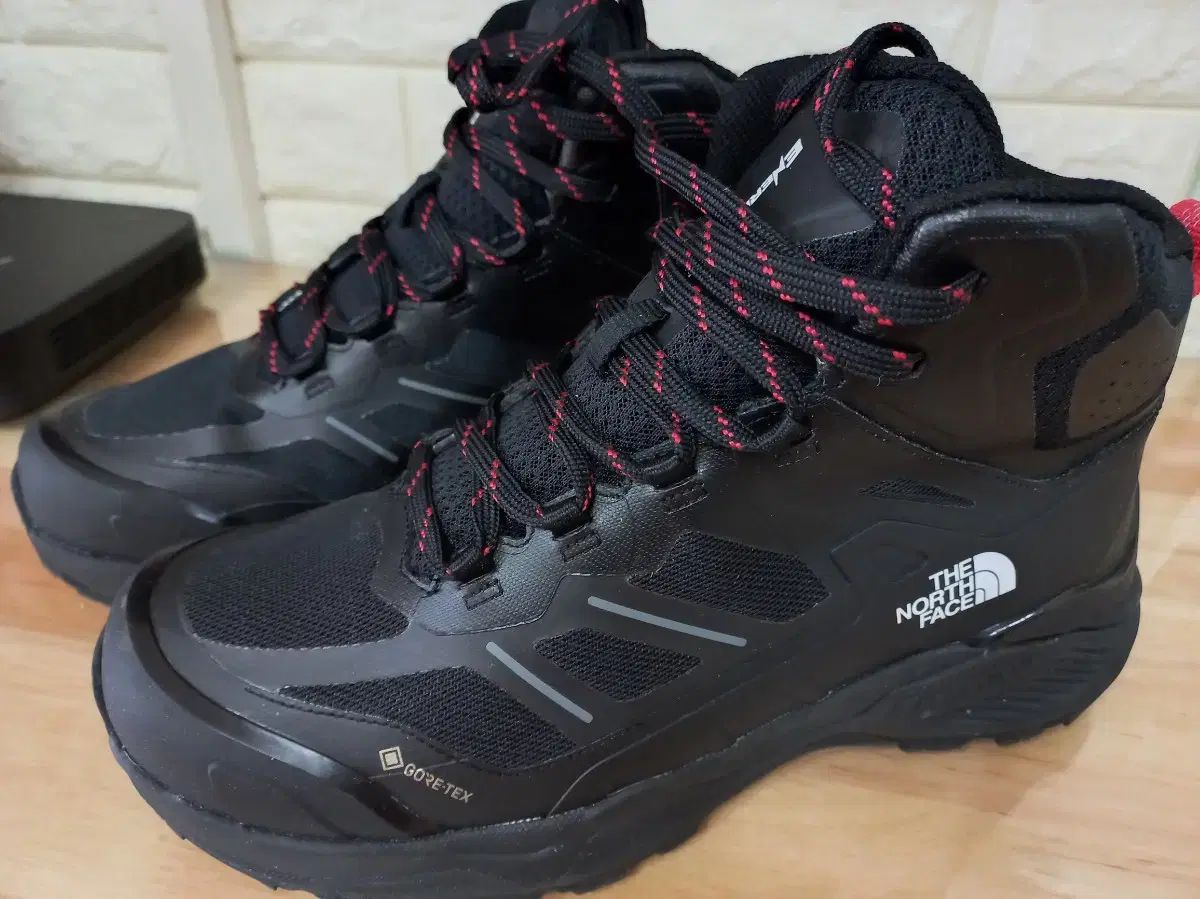 THE NORTH FACE ザノースフェイス登山靴、トレッキングシューズ