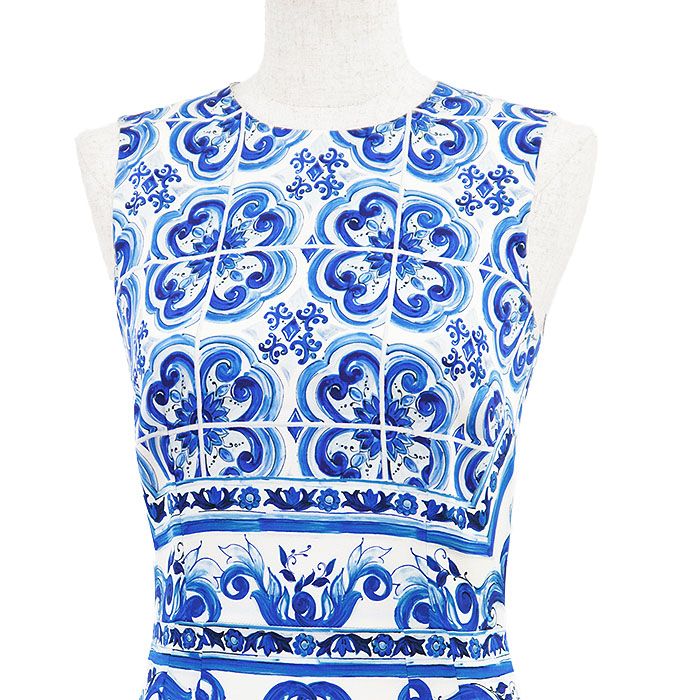 DOLCE-GABBANA ドルチェアンドガッバーナ ワンピース マヨルカ シチリア 総柄 ノースリーブ シルク × ストレッチ ドレス レディース サイズ 38 ブルー ホワイト 青 白 イタリア製