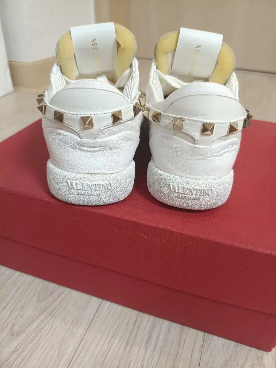 ヴァレンティノ ロックスタッズ