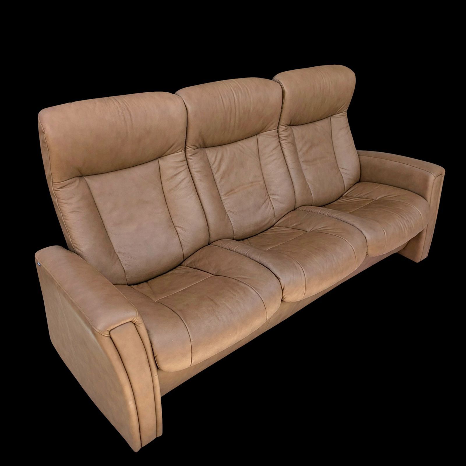  Hjellegjerde イエリアーダ 3人掛け リクライニングソファ ノルウェー 北欧デザイン シモンズ扱い フィヨルド アヴェンシス カフェ風ソファベッド 2人掛け 3人掛けソファ ソファ ソファベッド