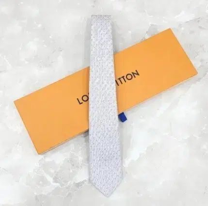 ルー イ ビ 丸のまま L V モノグラム シルク ネック タイ