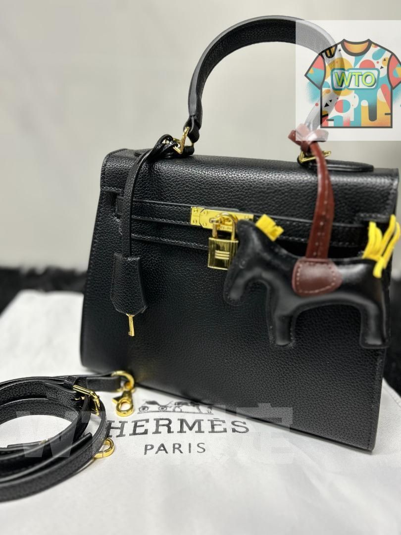 ブラックレザー ハンドバッグ のチャーム付き WTO輸入 CCY 57