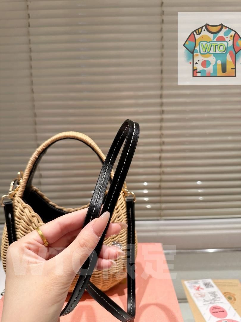 ミュウミュウ 編みカバン