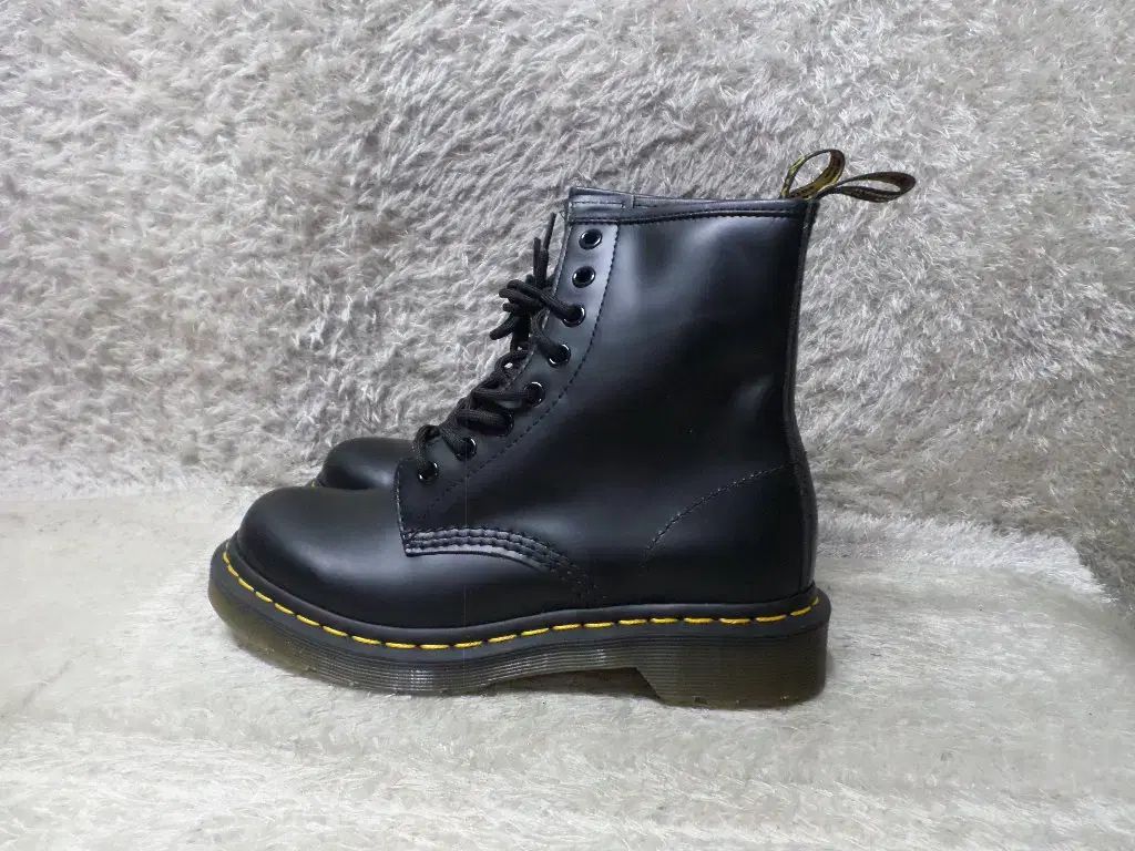 230 DR. MARTENS ドクターマーチン 8ホール ブラック 11821 ウォーカーブーツ 靴
