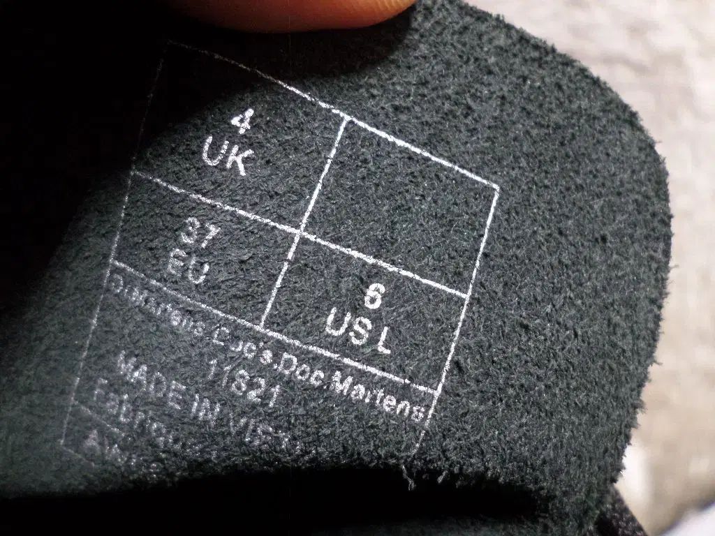 ドクターマーチン 8ホール