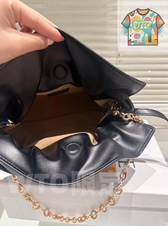 ブラック ショルダーバッグ