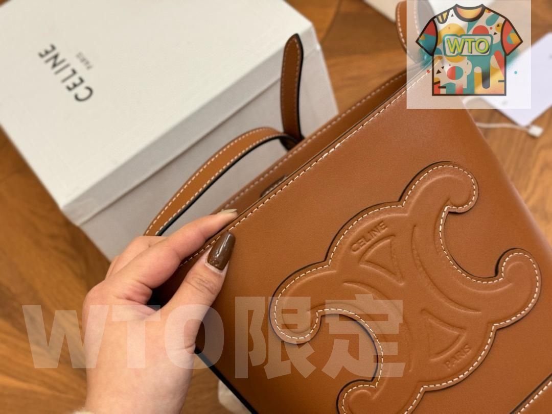  セリーヌ スモール バケット キュイル トリオンフ ショルダーバッグ ショルダーバッグ バッグ