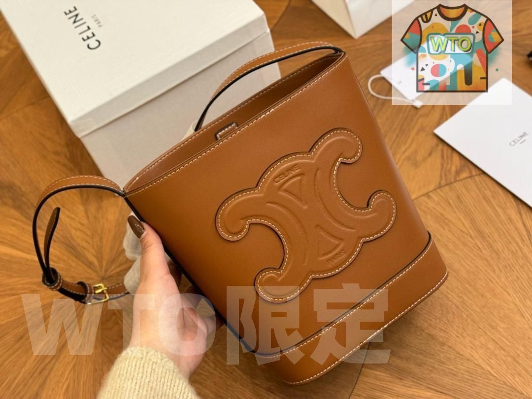 セリーヌ スモール バケット キュイル トリオンフ ショルダーバッグ WTO輸入2