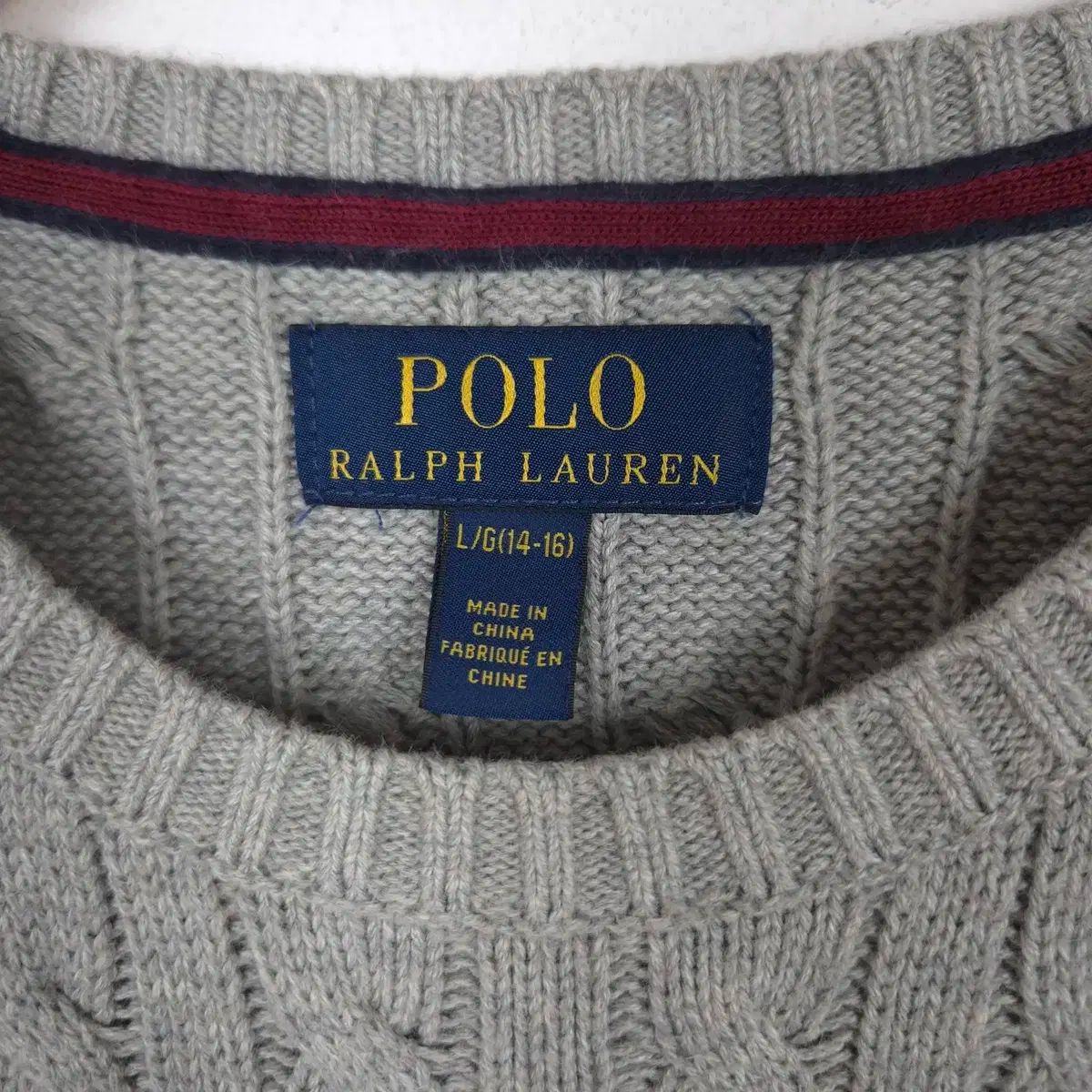 グレー ケーブル