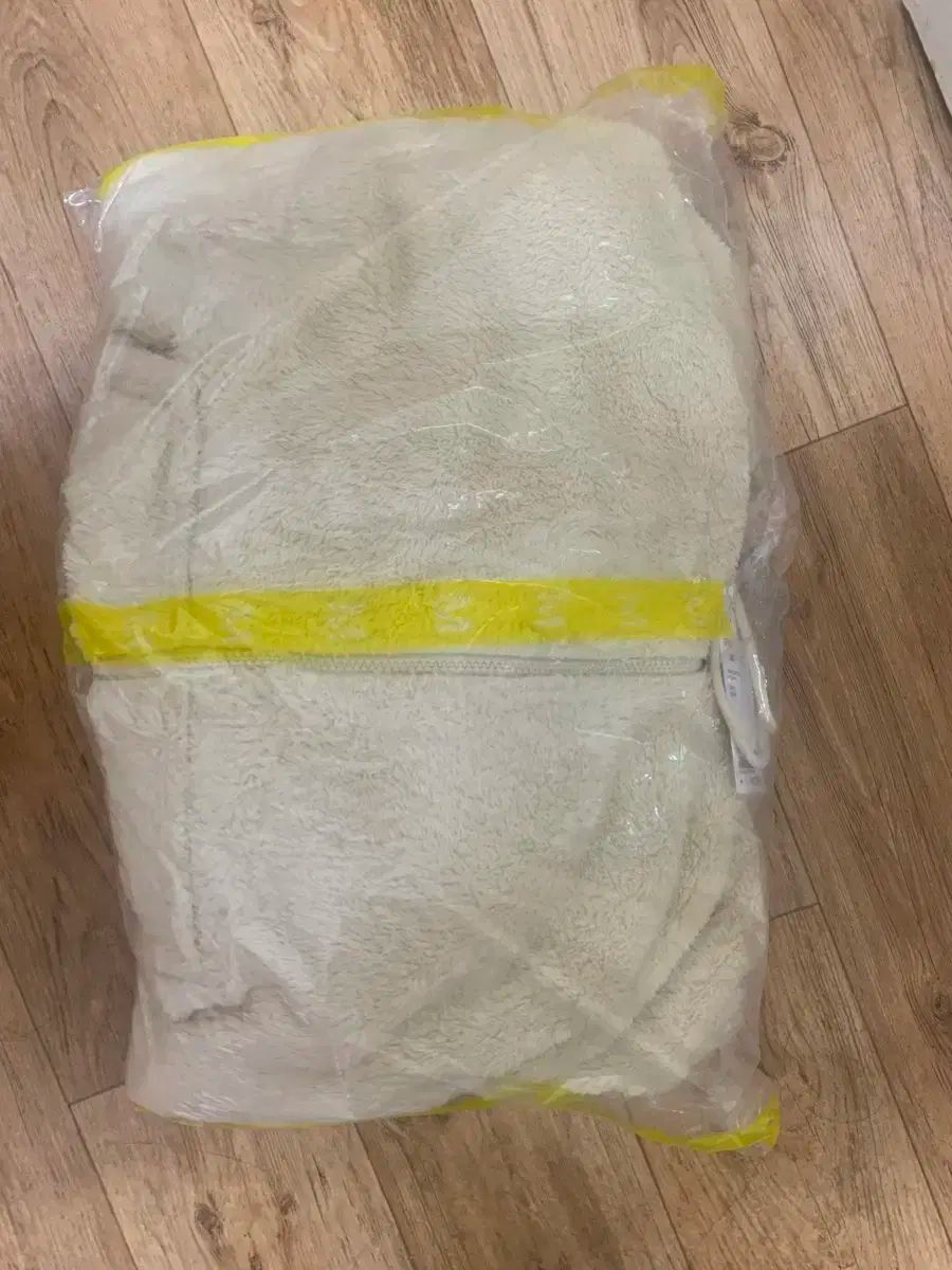 ちいかわ うさぎ フードジップアップ M