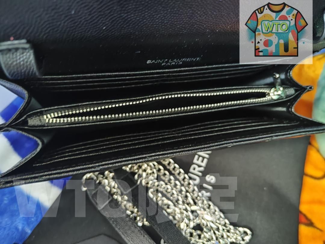 美しい黒のショルダーバッグです