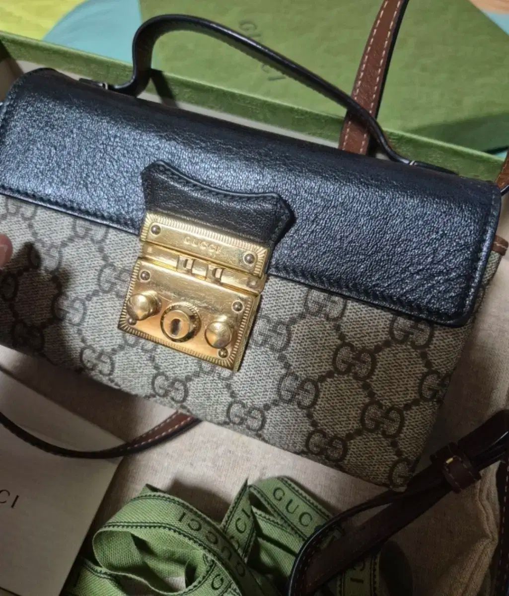 グッチ パッドロック ミニ GG ショルダーバッグ