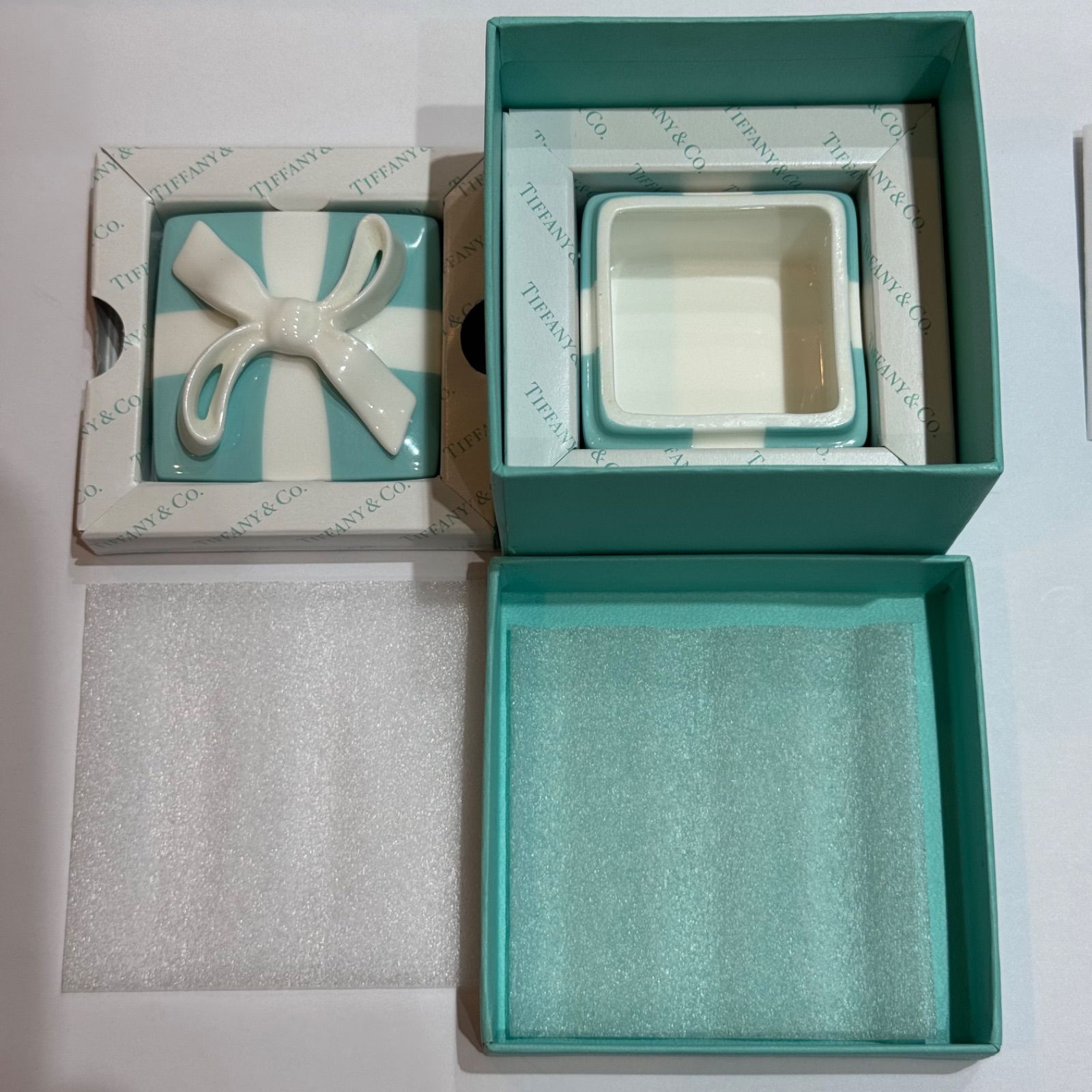 ティファニー　リボン　小物入れ TIFFANY＆Co. ティファニーブルーリボンボックス 小物入れ 陶器
