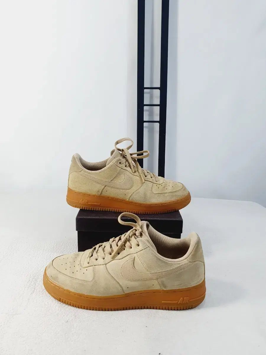 ナイキ エアフォース1 ロー スウェード マッシュルーム ベージュ ガムソール テンジャン 275