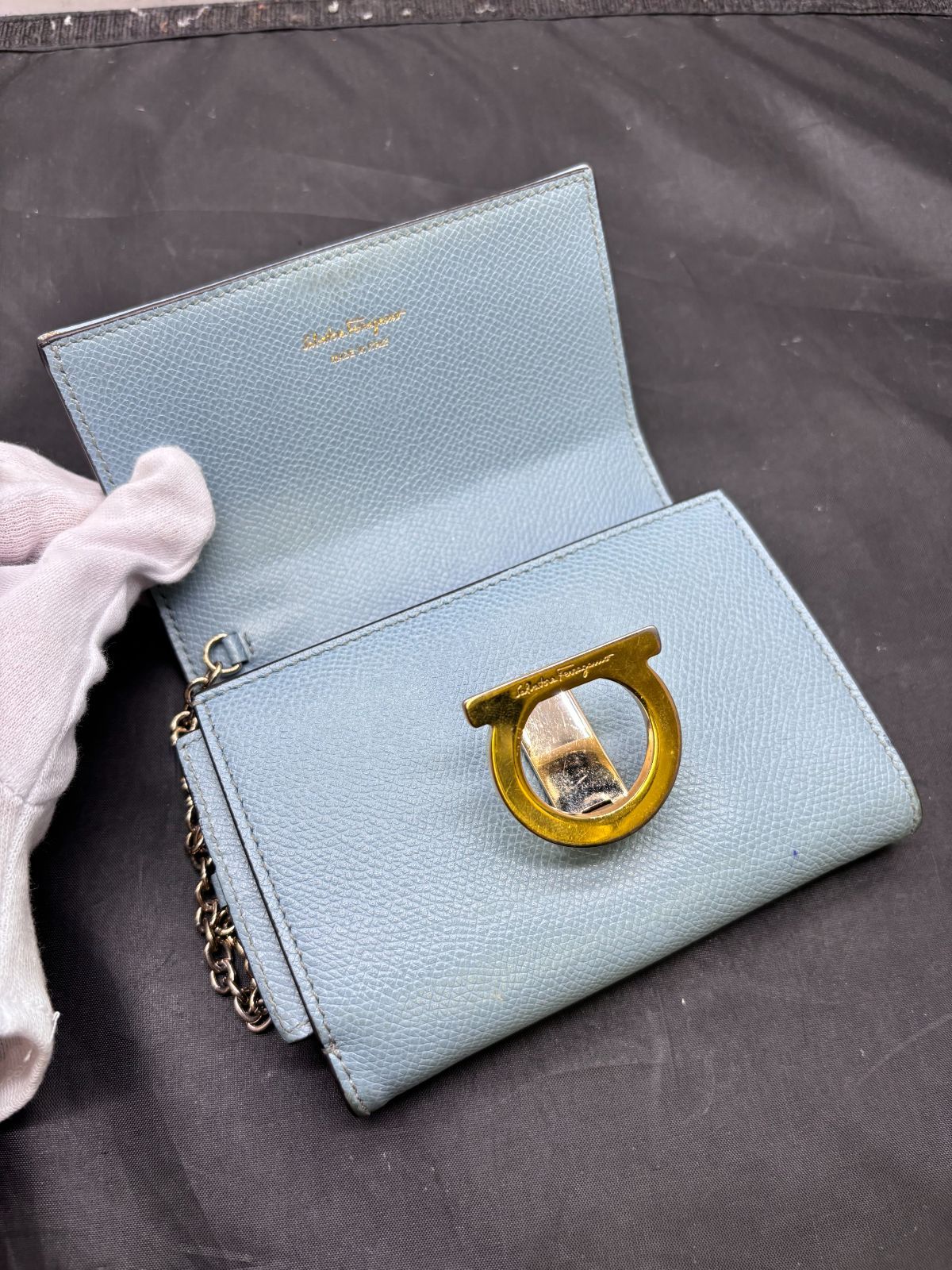 サルヴァトーレフェラガモ 二つ折り財布