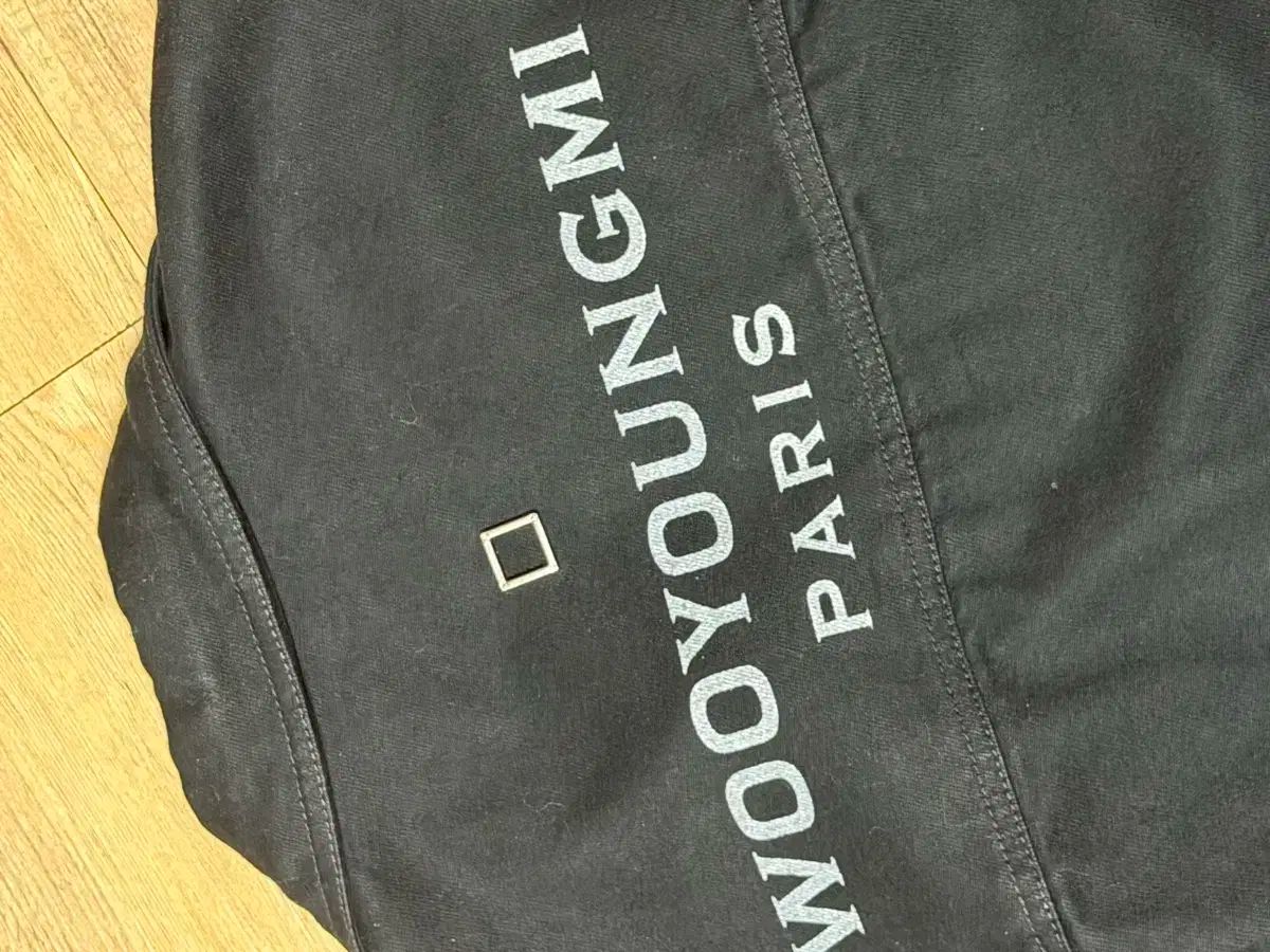 ウーヨンミ パリ ロゴ シャツ ブラック 50