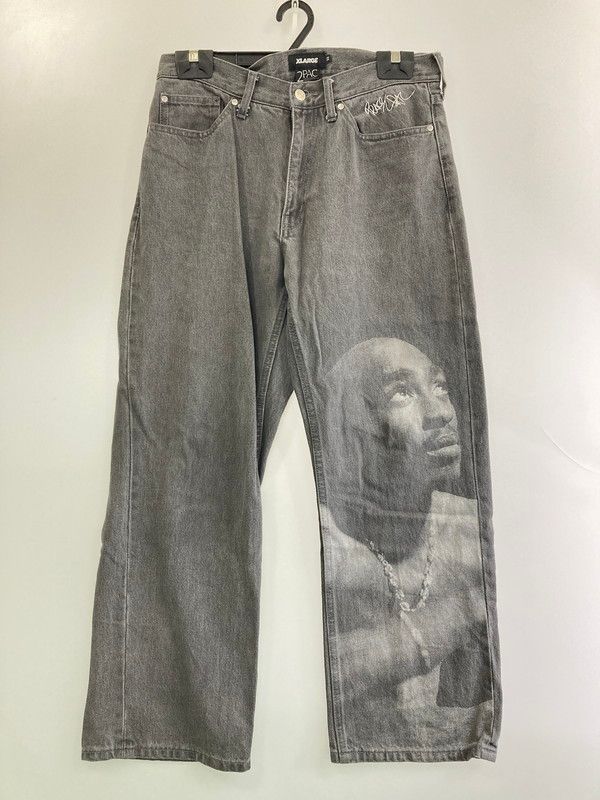 品 X-LARGE エクストララージ 101242031026 ×TUPAC DENIM PANTS デニムパンツ 153-251112-ks-53-min