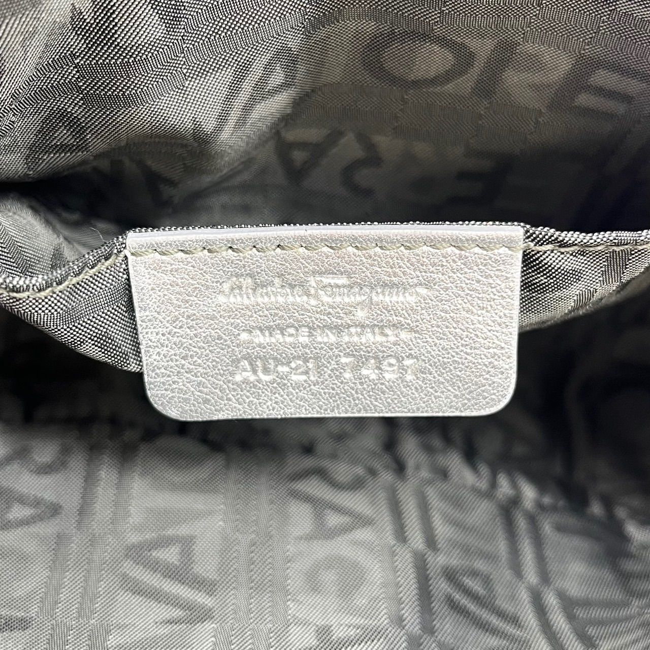 良品】 Salvatore Ferragamo サルヴァトーレフェラガモ ショルダー 