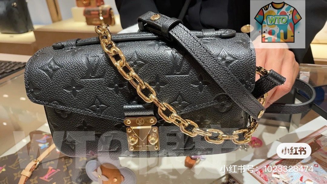 黒色真皮ミニポストバッグ