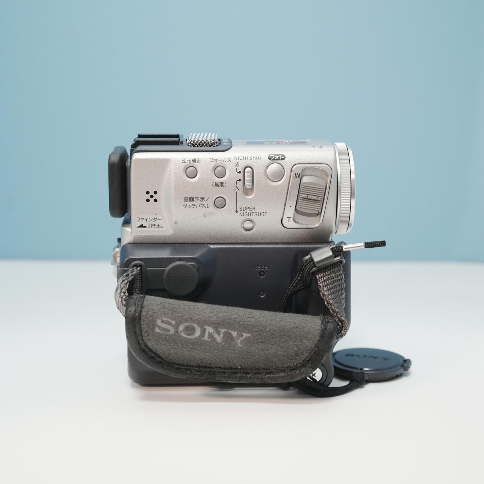 ビデオカメラ a